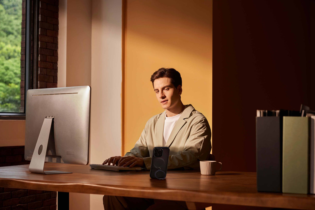 iphone kickstand case for meetings