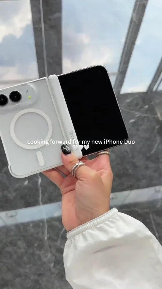 PureKOO Frost iPhone Duo用 — 折りたたむ動きにも自然にフィット。